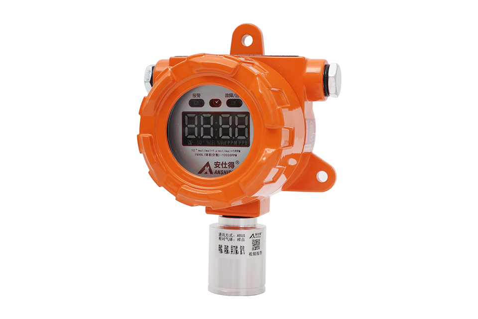 Point flammable gas detector for industrial and commercial use